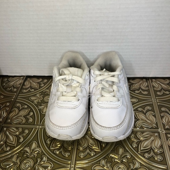 Nike Kids White Sneakers 6C - Picture 3 of 11